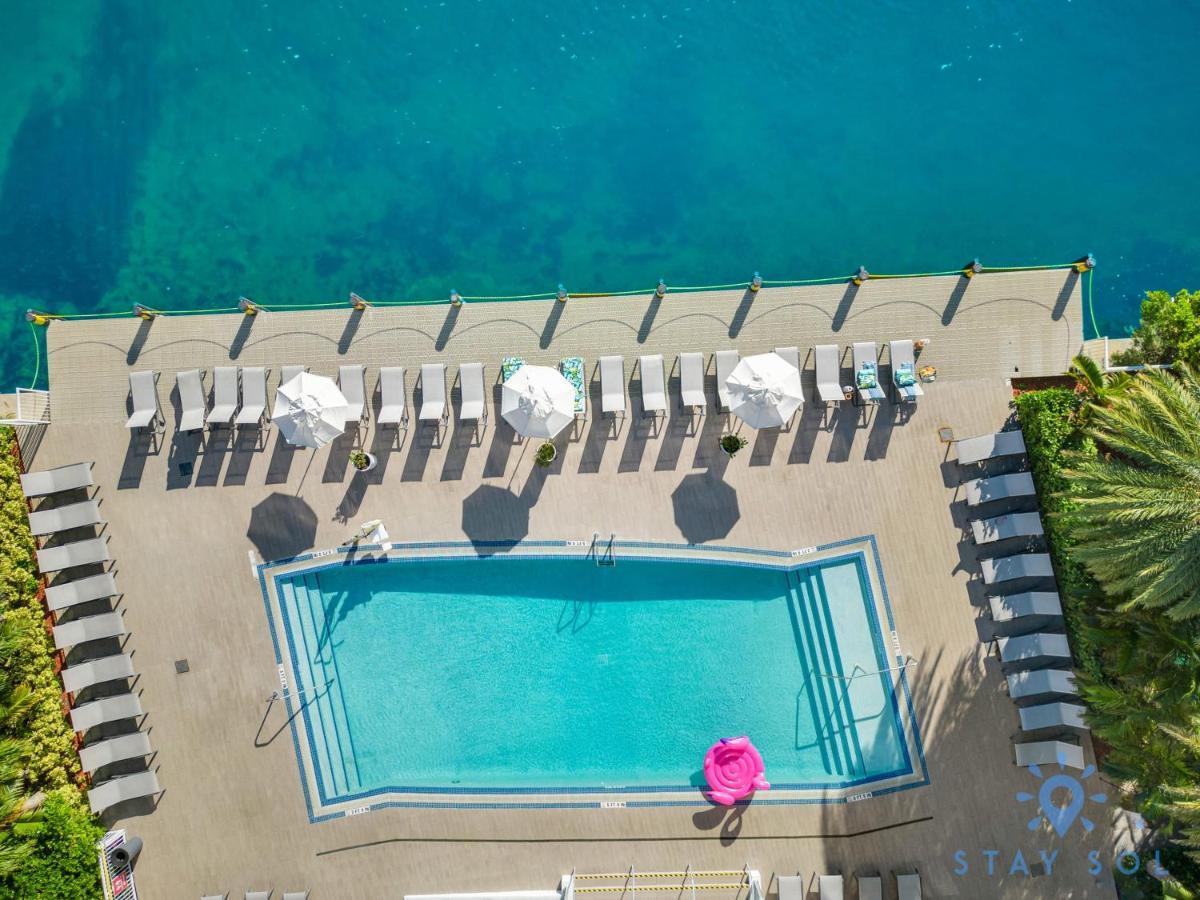Upper Studio With Balcony,Pool And Gym, Near Beach Халландейл-Бич Экстерьер фото