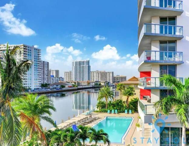 Upper Studio With Balcony,Pool And Gym, Near Beach Халландейл-Бич Экстерьер фото